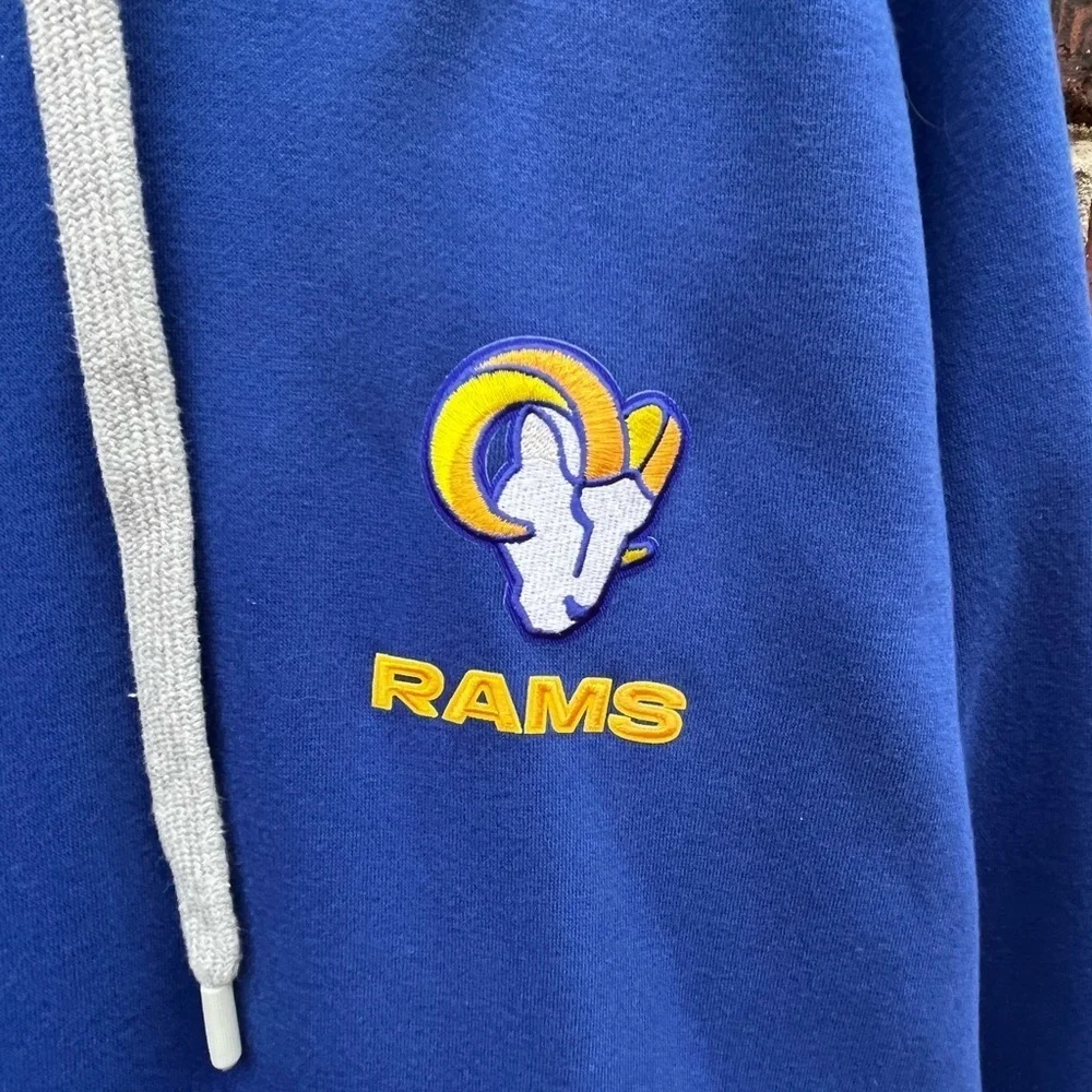 Men's Antigua Royal Los Angeles Rams Logo Victory Pullover Hoodie